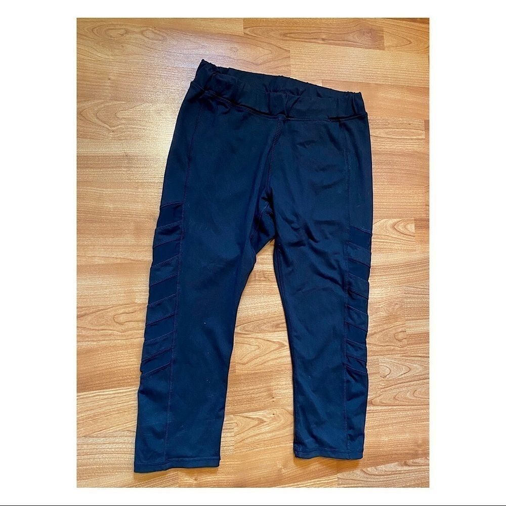 Kyodan Black Capri Leggings with Mesh Detail - Picture 4 of 7